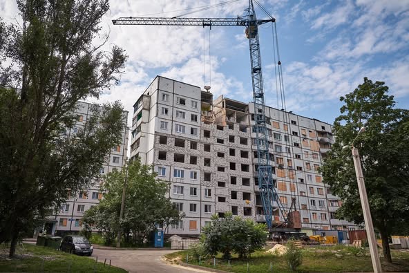 Харків відбудовується: Завдяки будівельникам місто живе і бореться